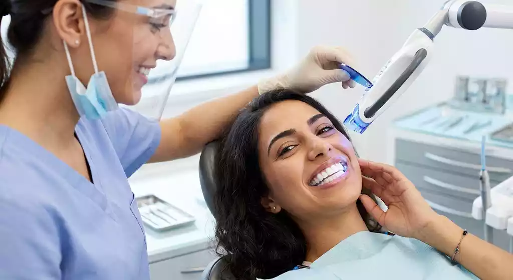 بلیچینگ دندان در تیکادنتال